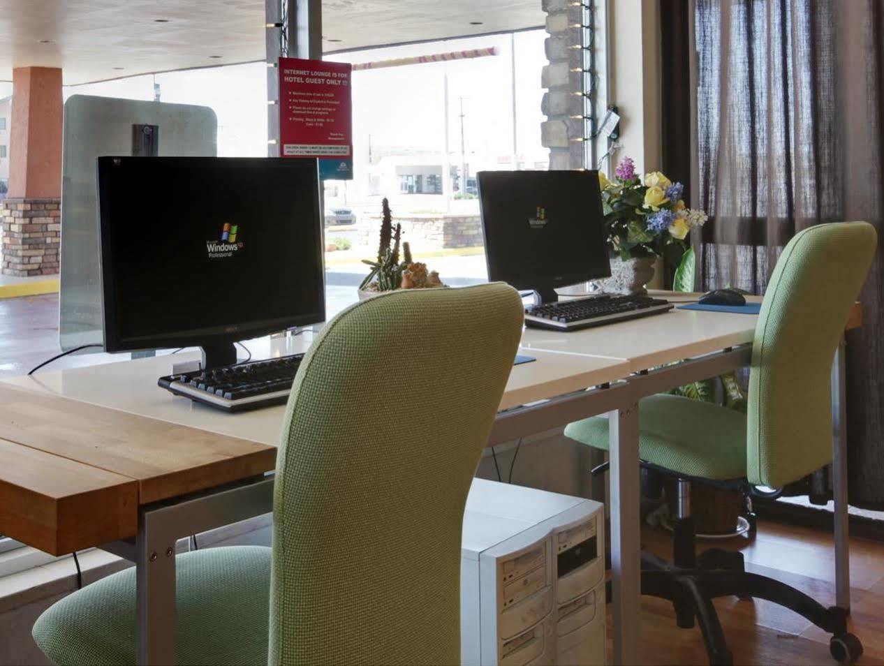 Brentwood Inn & Garden ฟาร์มิงตัน ภายนอก รูปภาพ